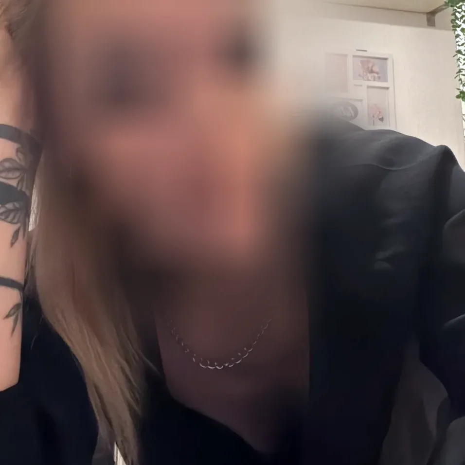 Elsa, 29