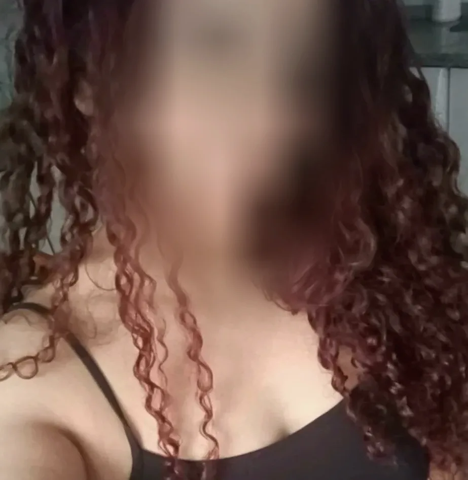 Laura, 25